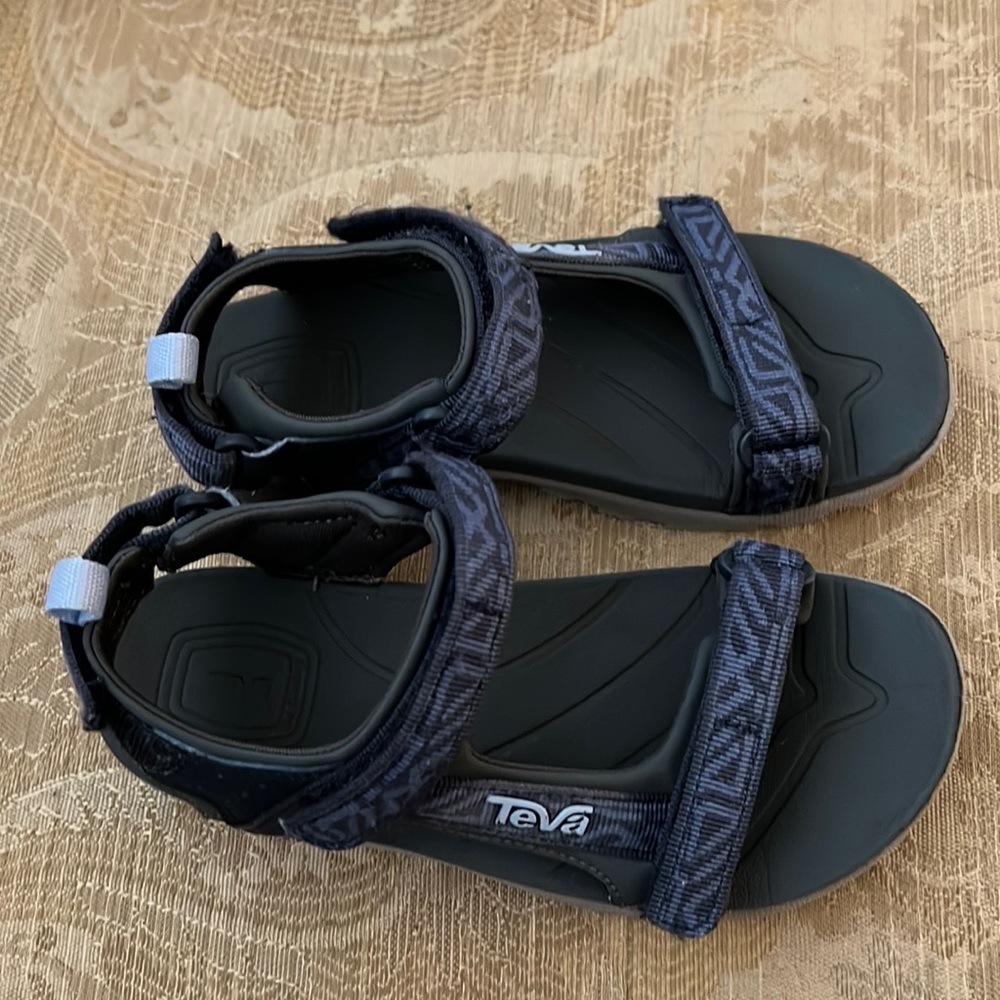 Boys sandals
